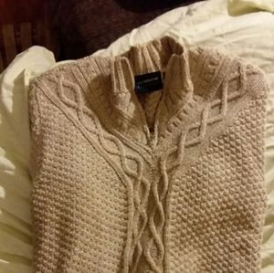 White American Eagle Sweater